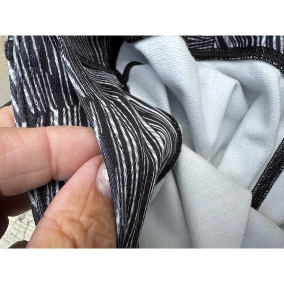 Under Armour Womens Leggings Size M/L Black White Geometric Ombre Activewear Gym - Picture 11 of 12